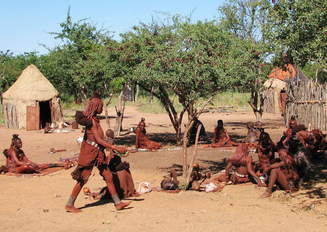 Kelionių organizatoriaus „GRŪDA“ nuotr./Himbų gyvenvietė