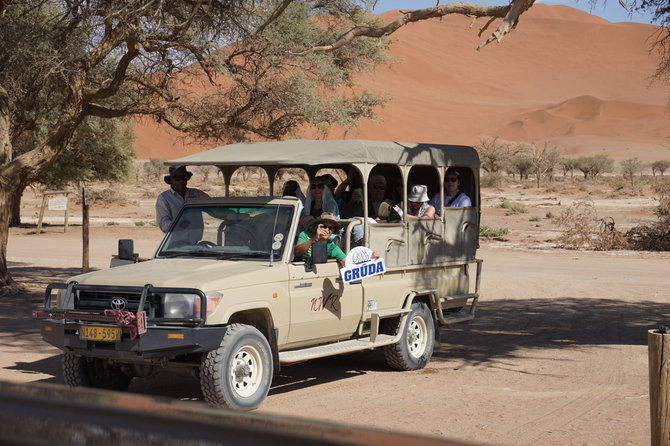 Kelionių organizatoriaus „GRŪDA“ nuotr./Keliautojai Namibijoje