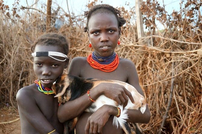 Kelionių organizatoriaus „GRŪDA“ nuotr./Desanešų genties vaikai, Etiopija