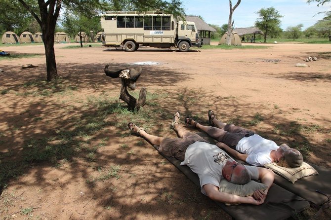 Kelionių organizatoriaus „GRŪDA“ nuotr./Atokvėpio minutė Serengečio nacionalinio parko stovyklavietėje, Tanzanijoje