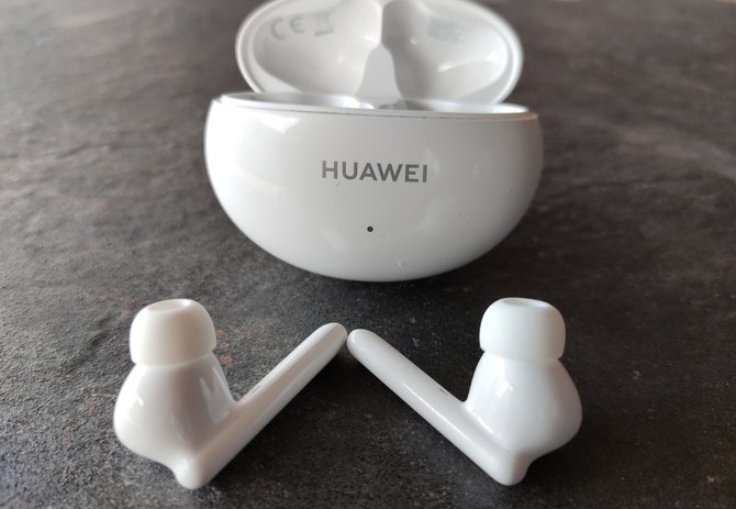 R.Kažimėko nuotr./Huawei FreeBuds 4i ausinės