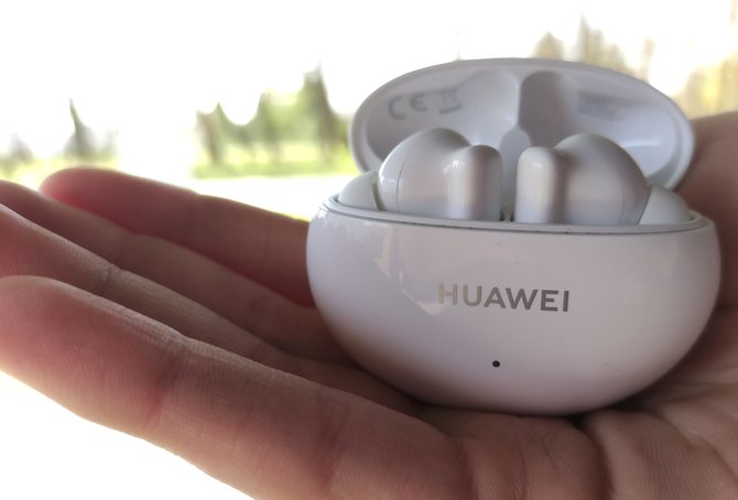 R.Kažimėko nuotr./Huawei FreeBuds 4i ausinės