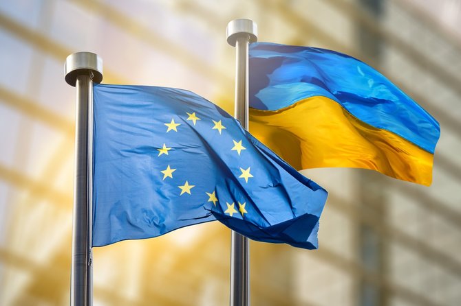 123RF.com nuotr./Ukrainos ir ES vėliavos