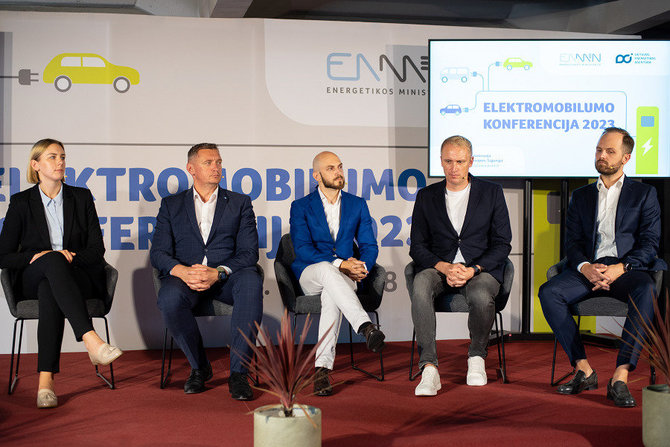 Lietuvos energetikos agentūros nuotr./Elektromobilumo konferencija