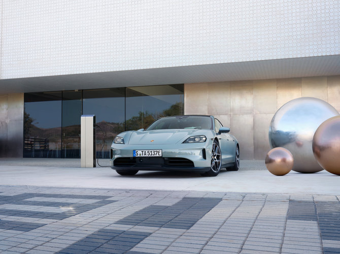 Gamintojo nuotr./„Porsche“ elektromobiliai 