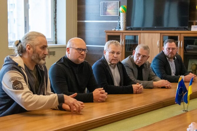 Pranešimo autorių nuotr./Iš kairės į dešinę organizacijos „Lukšų vyrai“ įkūrėjas G. Mauricas, E. Diržius, K. Grigonis, A. Jurkevičius, E. Dainius