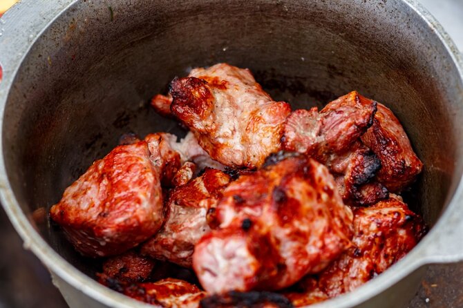Shutterstock nuotr./Kiaulienos sprandinės šašlykas kefyro marinate