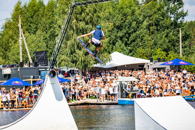 Vytauto Dranginio nuotr./Akimirka iš „Red Bull Wake2el” vandenlenčių varžybų