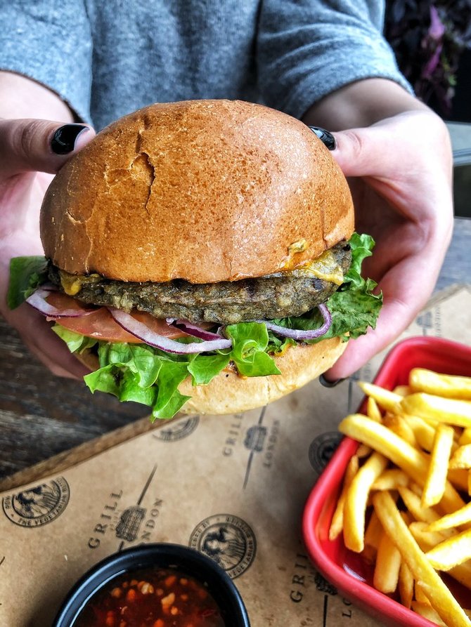 Partnerio nuotr./„Grill London“ pristato naujieną vegetarams: burgerį su 100 proc. augaliniu paplotėliu