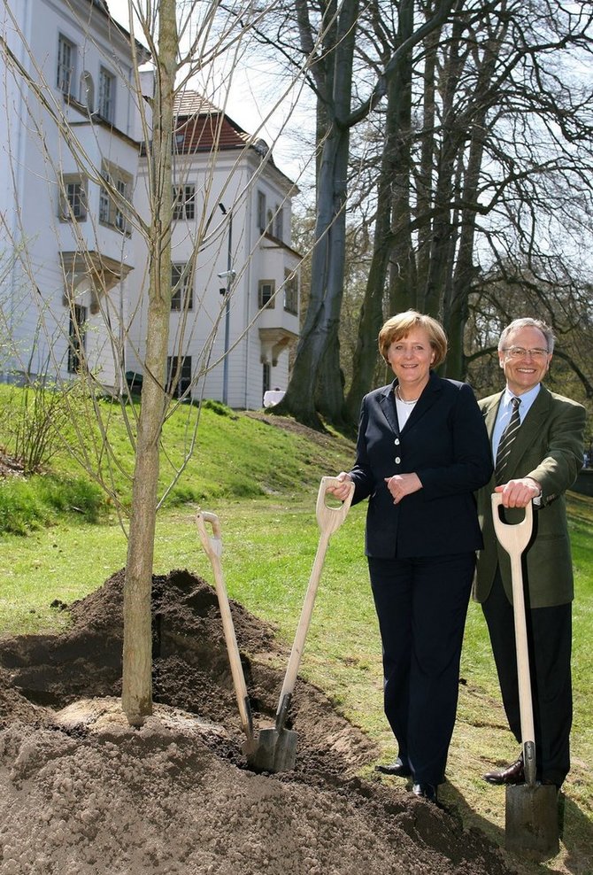 „Fielmann" nuotr./G.Fielmannas su A.Merkel