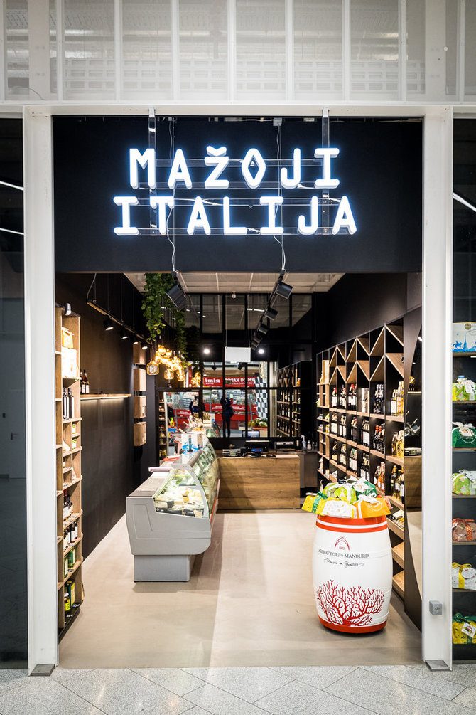 „Mažoji Italija“ nuotr./„Gourmet“ parduotuvių „Mažoji Italija“ įkūrėjas: apie rinktinius produktus, derybas kaip „Krikštatėvyje“ ir tobulą itališkų salotų receptą šventėms 