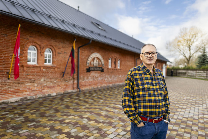 Irmanto Gelūno / BNS nuotr./Gimęs pratęsti Glitiškių dvaro tradiciją: nuo jaunystės verslus kūręs A.Padvaiskas aistringiausią pasiliko amžėjimui