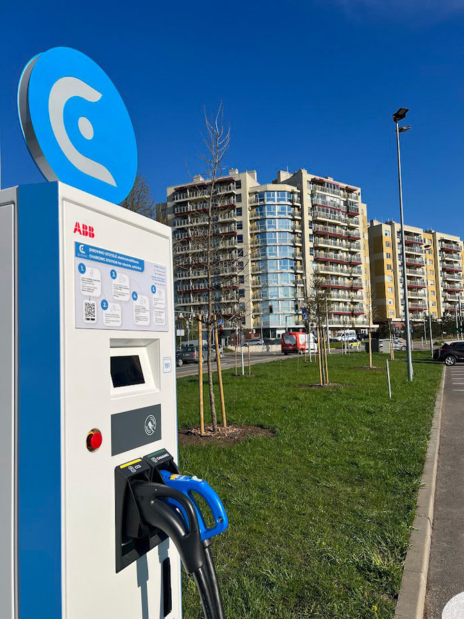 „Eldrive“ nuotr./Elektromobilių įkrovimo infrastruktūros plėtra – puiki didmiesčiuose, neišvystyta regionuose