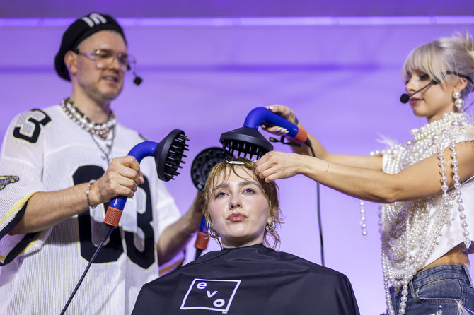 „Dyson“ nuotr./„byAtwins x Dyson“ pristatė revoliucinį įrankį – plaukų džiovintuvą „Supersonic R“