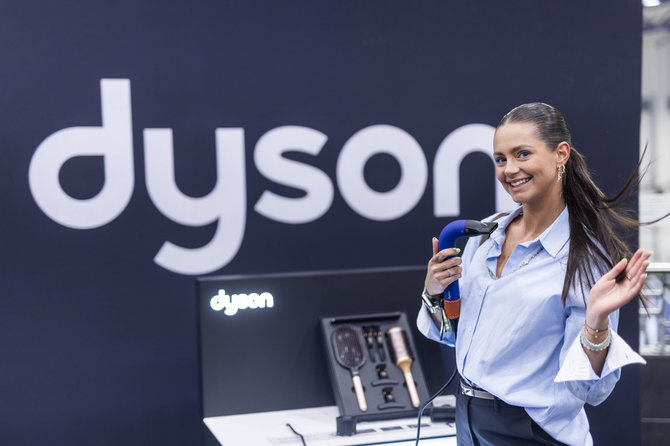 „Dyson“ nuotr./„byAtwins x Dyson“ pristatė revoliucinį įrankį – plaukų džiovintuvą „Supersonic R“