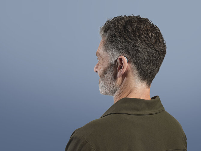 „Audiomedika“ nuotr./Modernūs klausos aparatai yra beveik nepastebimi