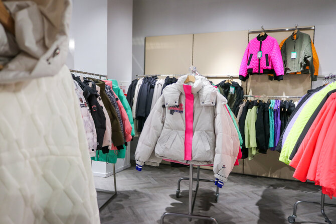 „Outlet Park“ nuotr./„Outlet Park“ kviečia įsisupti į naujas striukes: tik ką atidarytoje „Towmy“ parduotuvėje – italų dizaino gaminiai