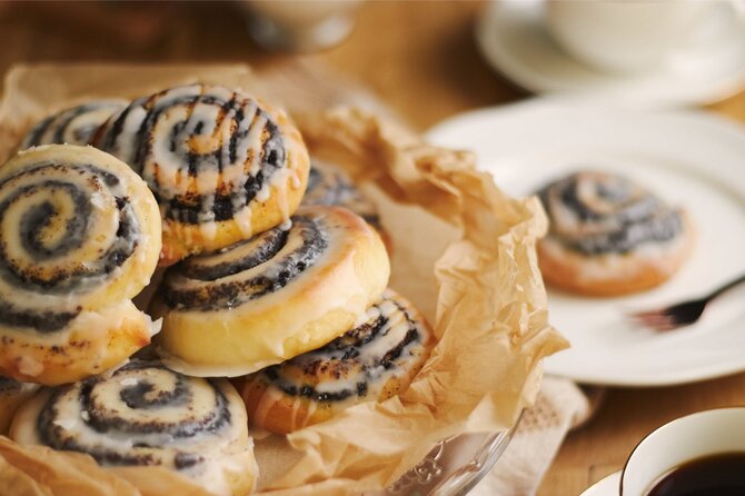 Envato nuotr./Kvapnios aguoninės bandelės su glajumi