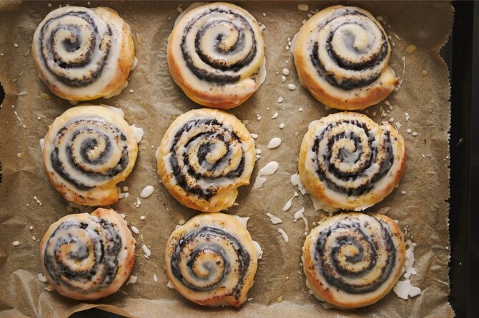 Envato nuotr./Kvapnios aguoninės bandelės su glajumi