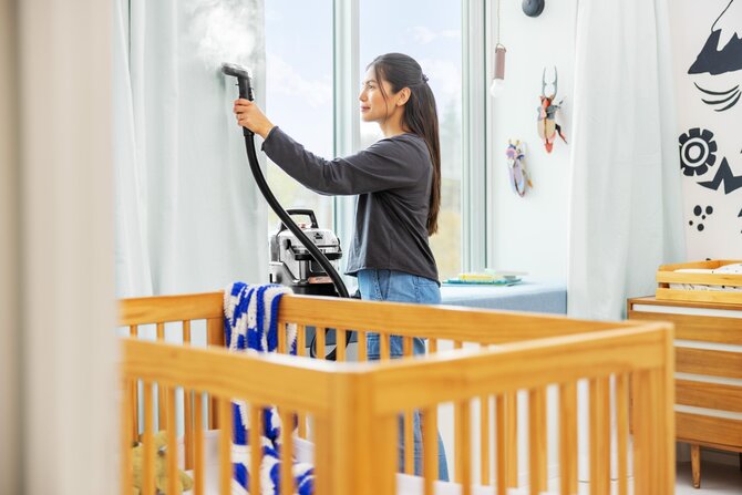 „Bissell“ nuotr./Dėmės ant kilimų ar baldų? Sprendimas – „Bissell SpotClean“ siurbliai