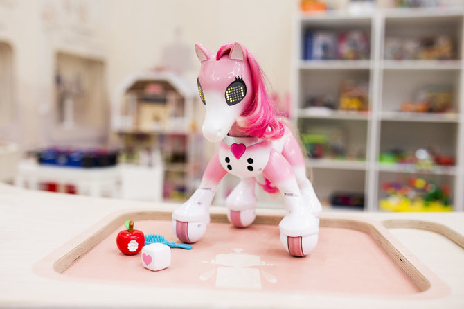 Organizatorių nuotr./Metų žaislas, išrinktas 6-8 metų mergaičių: robotas ponis