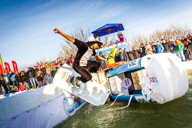 Organizatorių nuotr./Didžiausia žiemos beprotybė „Red Bull Jump & Freeze“ vasarį sugrįžta antram kartui