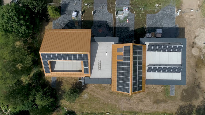 Bendrovės „Citus Construction“ nuotr. /„Aeronamų“ stogas su „Solet“ saulės elementų jėgaine