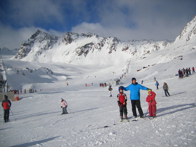 Kelionių organizatoriaus „GRŪDA“ nuotr. /„GRŪDOS“ keliautojai slidinėjimo kelionėje Austrijoje