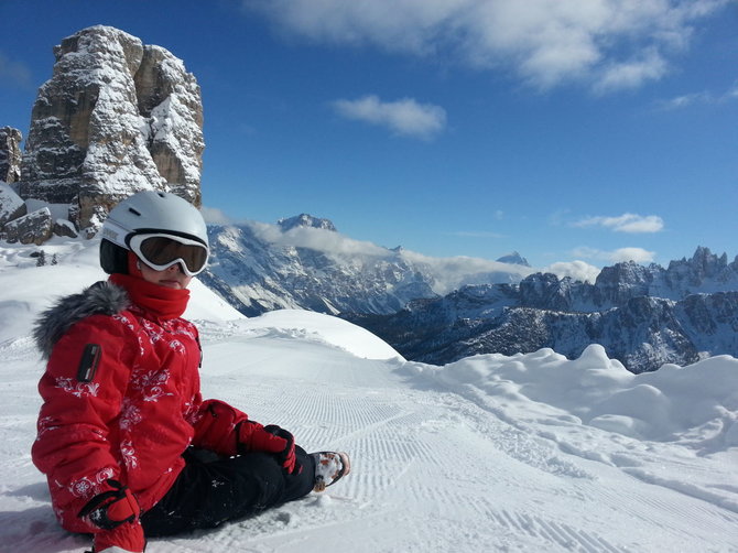 Kelionių organizatoriaus „GRŪDA“ nuotr. /Jaunoji „GRŪDOS“ keliautoja slidinėjimo kelionėje Italijoje