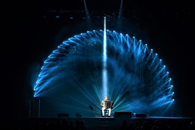 Martyno Ambrazo nuotr. /Martyno Levickio koncertas, kuriame naudoti bendrovės „AB Light“ apšvietimo sprendimai ir „Sonus Exsertus“ įranga 