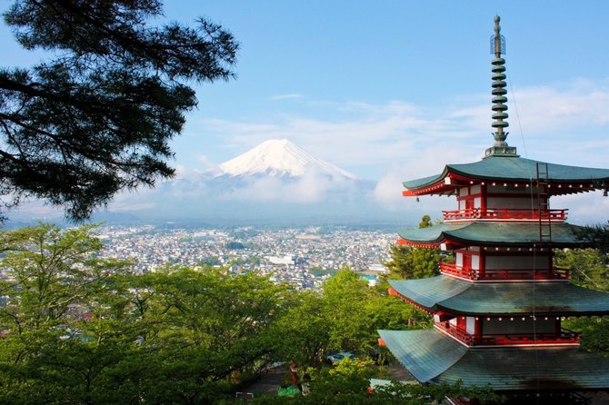 Kelionių organizatoriaus „GRŪDA“ nuotr. /Chureito Pagoda ir Fuji kalnas