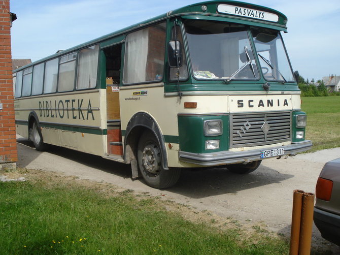 Pasvalio Mariaus Katiliškio bibliotekos nuotr. /Pasvalio rajono senasis bibliobusas