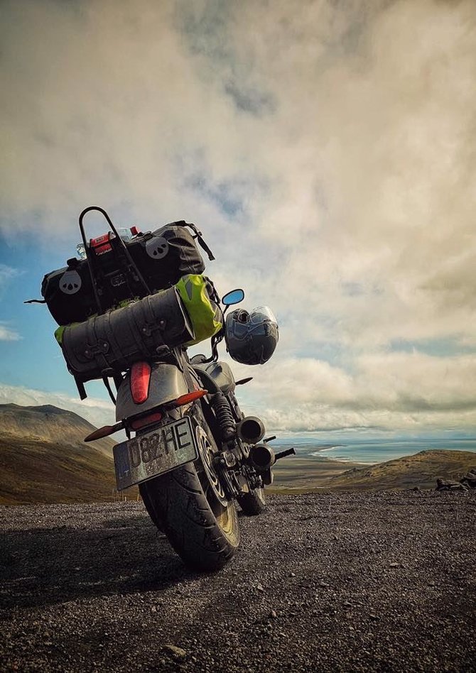 Asmeninio albumo nuotr. /Islandiją E.Strasevičius apvažiavo motociklu 