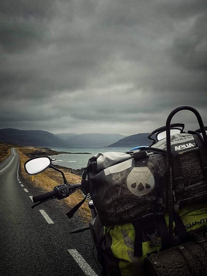Asmeninio archyvo nuotr. /Islandiją E.Strasevičius apvažiavo motociklu 