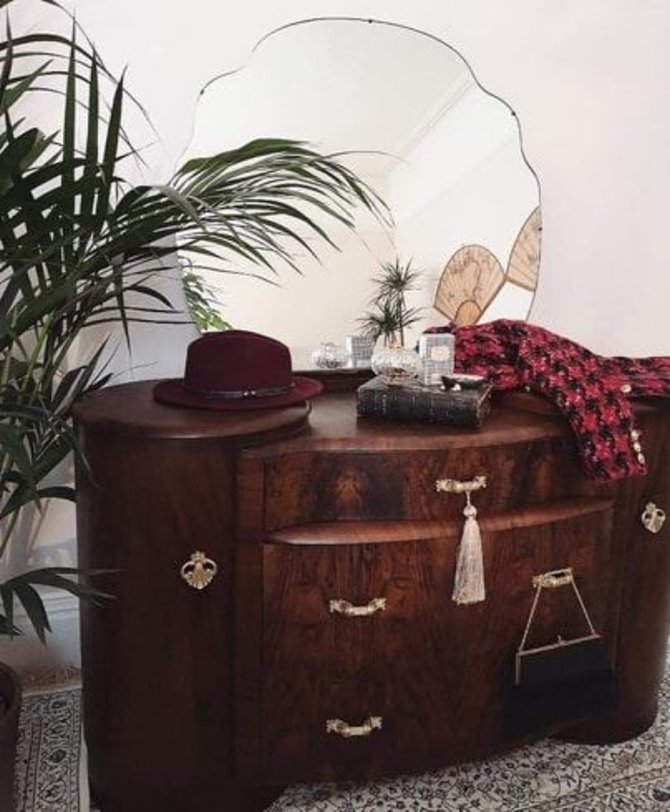 Asmeninio archyvo nuotr. /Didžiojoje Britanijoje gyvenančios Miglės Liorančienės pomėgis – restauruoti senus baldus