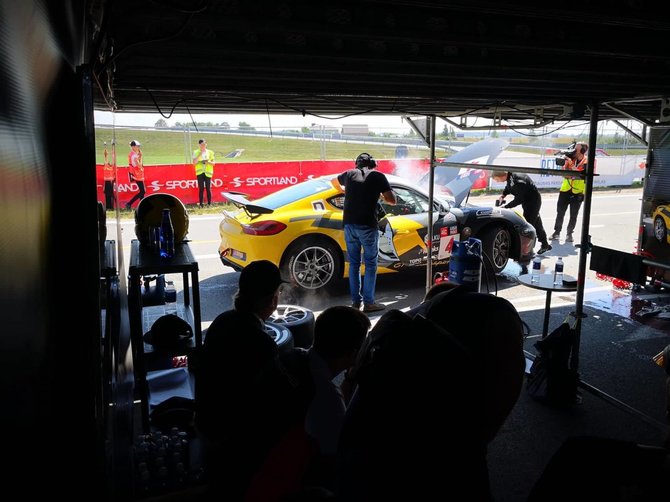 Žilvino Pekarsko / 15min nuotr./Porsche Baltic komanda susidūrė su techniniais rūpesčiais