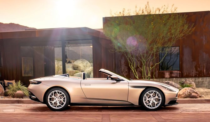 Gamintojo nuotr./„Aston Martin DB11 Volante“ kabrioletas.