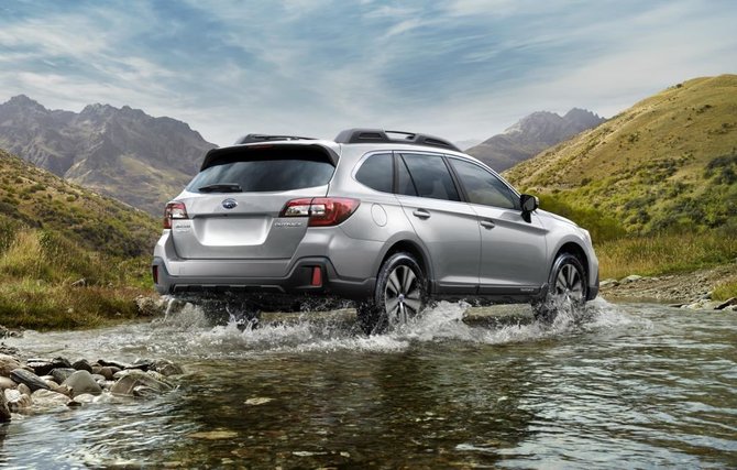 Gamintojo nuotr./„Subaru Outback“ įvertino JAV automobilių saugumo ekspertai.