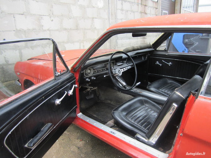 Autogidas.lt nuotr./1966 m. laidos „Ford Mustang“ kupė