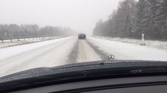 15min skaitytojo nuotr./Eismo sąlygos magistralėje Vilnius-Panevėžys