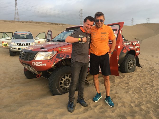 Komandos nuotr./Antanas Juknevičius ir Darius Vaičiulis išbandė savo „Toyota Hilux Overdrive“ Peru kopose