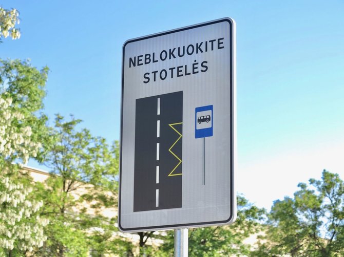 Savivaldybės nuotr./Ženklas „Neblokuokite stotelės“