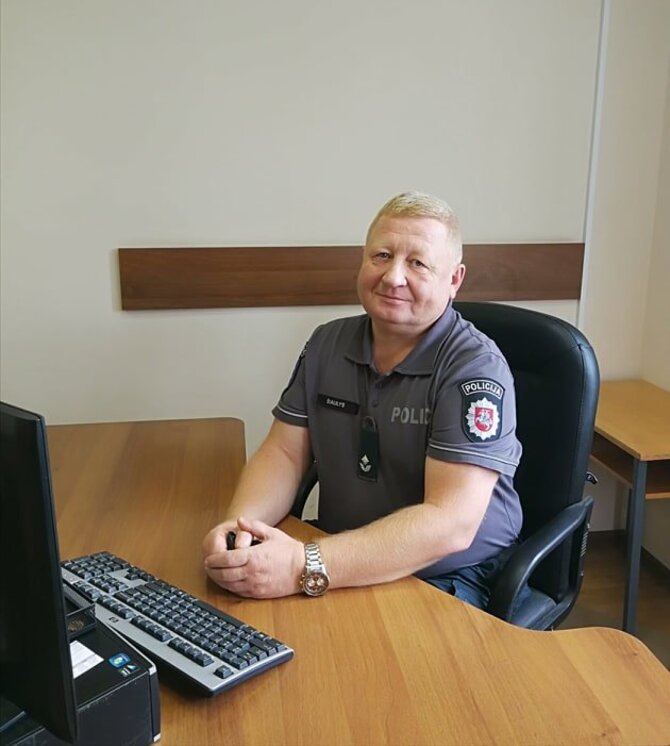 Šiaulių apskr. VPK nuotr./Pareigūnas Gintautas Šiaulys