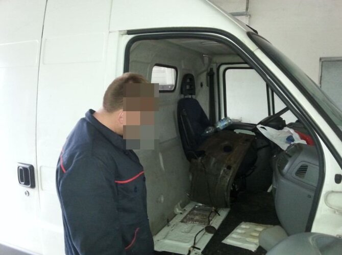 VSAT nuotr./Kontrabandininką išdavė sėdynės varžtai