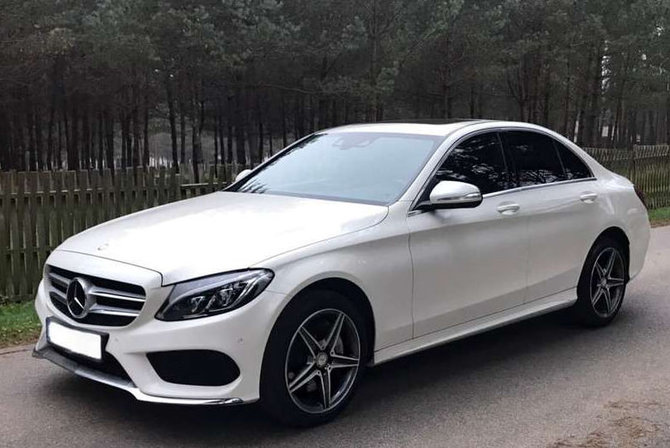 Autoplius.lt nuotr./Simona Starkutė parduoda savo Mercedes-Benz C250