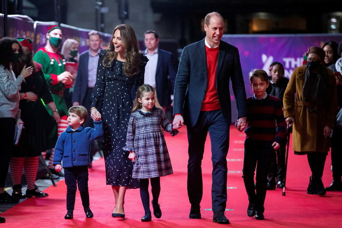 „Scanpix“ nuotr./Karališkoji šeima apsilankė Londono teatre