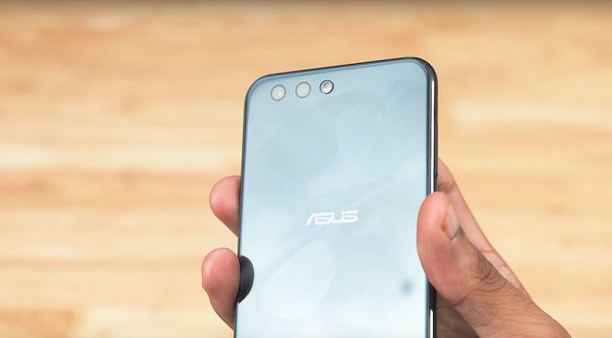 „Asus ZenFone 4“ / youtube.com stop kadras