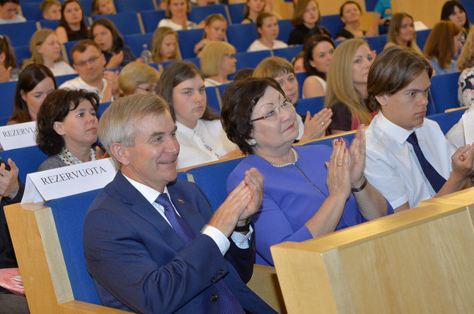 MRU nuotr./Vaikų konferencijoje „Lietuvos vaikų balsas“ lankėsi ir Seimo pirmininkas Viktoras Pranckietis