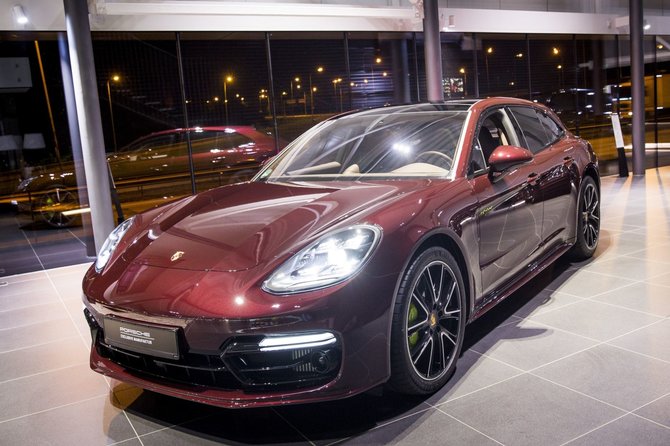 Gamintojo nuotr./„Porsche Panamera Turbo S E-Hybrid Sport Turismo“