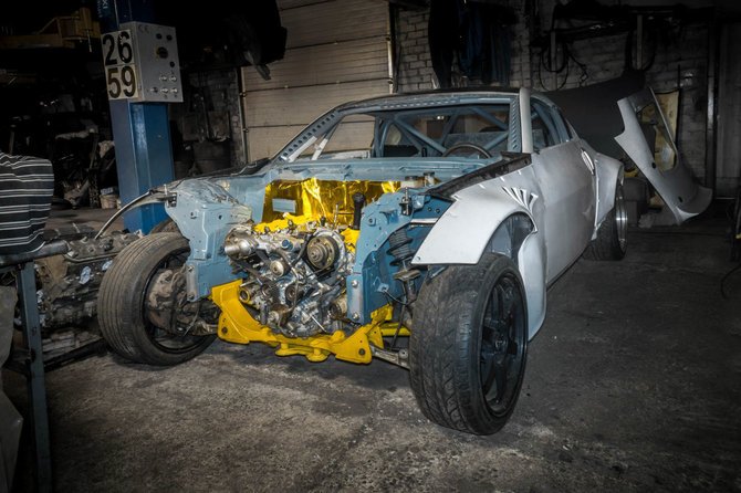 Komandos nuotr./„Driftui“ ruošiamas „Nissan 350Z“